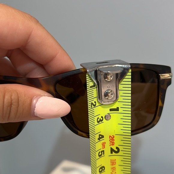 Tortoise Print Sunglasses - Picture 8 of 8